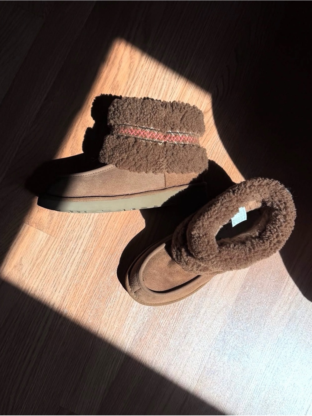 UGGS - Cozy Brown Shearling-Lined Women's Ankle Boots